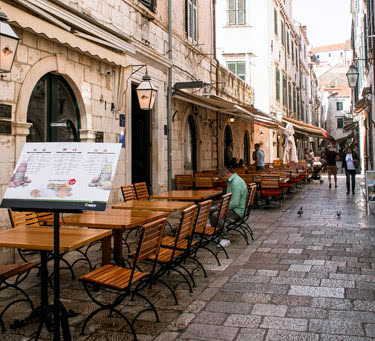 Custom menus crafted to suit weddings, corporate functions, and private gathering.