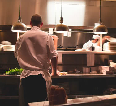 Seamless food delivery and professional on-site setup